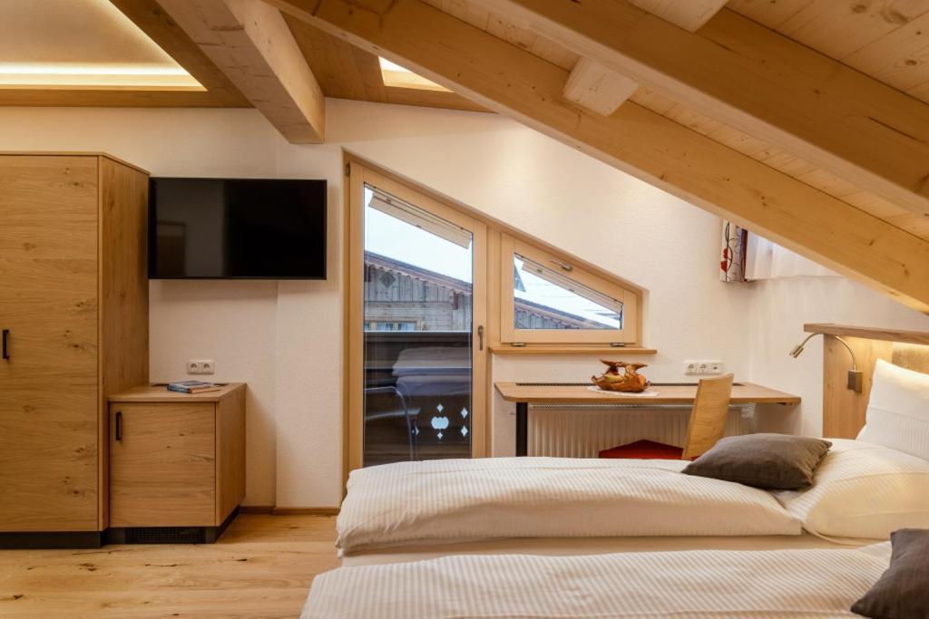 Dorfstube Hotel Holzgau Luaran gambar